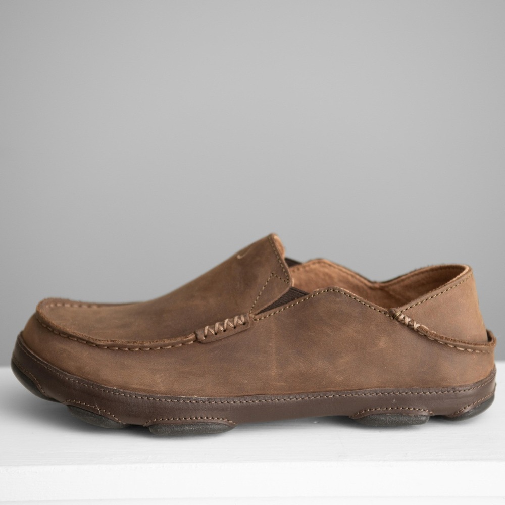 OluKai Moloa Men Brown Leather Slip On Shoes Sz 8.5 Beachy Island Moccasin Slide